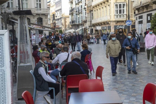 La covid relaja la presión sobre la Región: la positividad baja al 5,85% y las UCI respiran