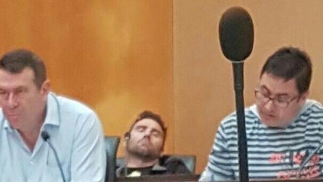 Un sindicalista de Benidorm acusa al PP de difundir una foto manipulada donde sale dormido en una reunión