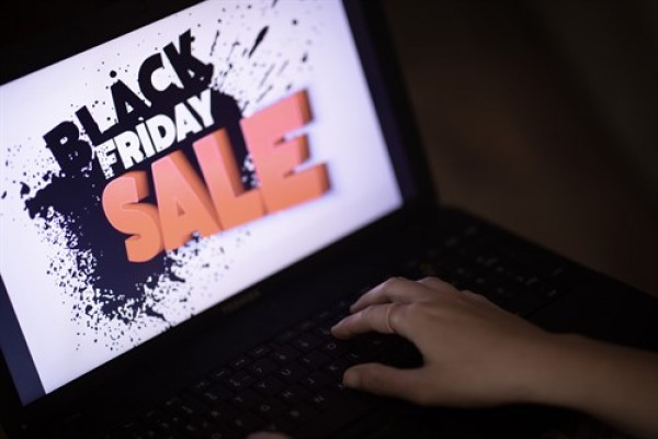Greenpeace denuncia el impacto ambiental del e-commerce en el Black Friday