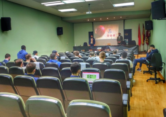 El UCAM CB forma a sus jugadores en finanzas para cuando cuelguen las zapatillas