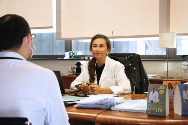 La gerente del Hospital de Torrevieja asegura que garantiza el 95% del empleo estable ante la reversión 