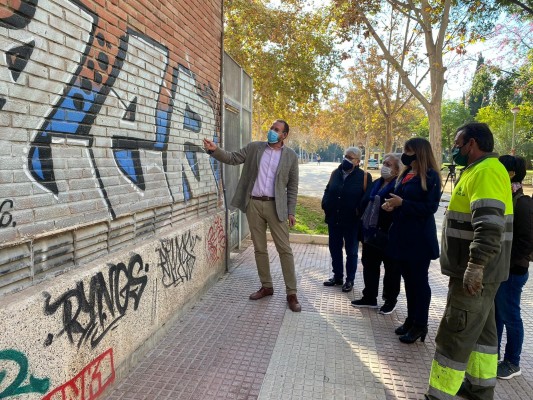 Murcia le planta cara al vandalismo: un dispositivo limpiará 6.000 metros cuadrados de pintadas