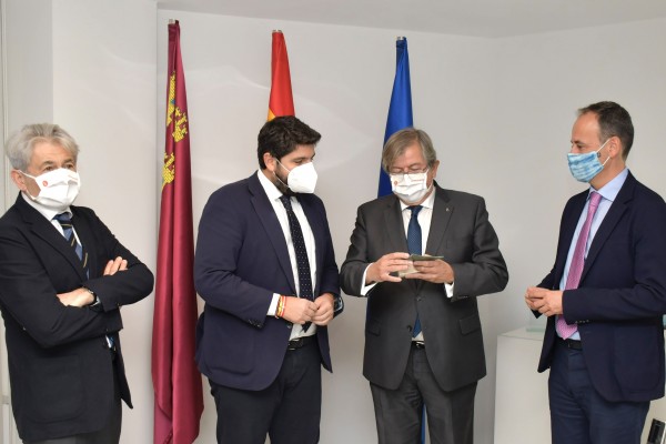 Ramón Madrid reivindica el papel del Colegio de Economistas de la Región en su toma de posesión