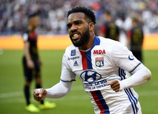 El Lyon abre la puerta a la salida de Lacazette a 