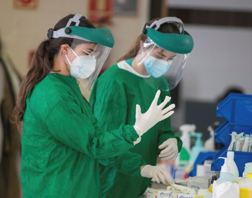Los residentes y el personal sanitario de residencias serán los primeros en vacunarse a partir de enero