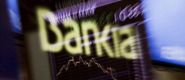 Bankia pone fecha al segundo 'contrasplit' con los bajistas en máximos históricos