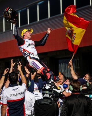 Oliveira gana con autoridad; Bastianini y Arenas campeones del mundo
