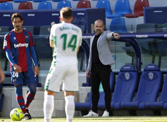 El Levante no reacciona: un mes sin soluciones desde el banquillo
