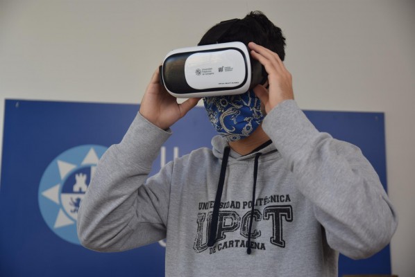 Dos alumnas de la UPCT crean una aplicación de realidad virtual para vivir experiencias desde casa durante la pandemia