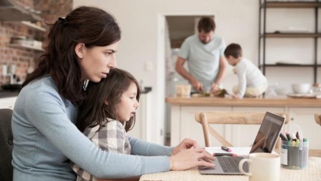 Caer en la pobreza, una preocupación para casi la mitad de las mujeres españolas