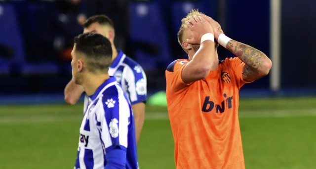 El Valencia mantiene su problema en Vitoria