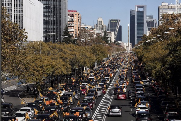 Miles de vehículos llenan las calles de más de 50 ciudades contra la 'Ley Celaá'