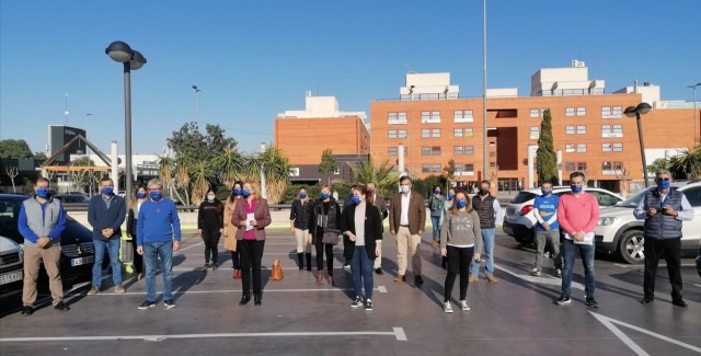 Cientos de vehículos secundan la manifestación en Murcia contra la 'Ley Celaá'