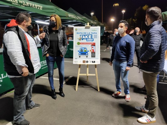 Archena estrena con éxito su primera ruta de la tapa 'take-away': decenas de vecinos se apuntan