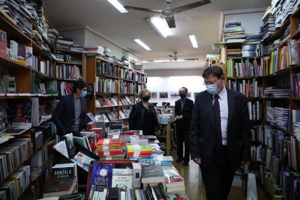 Dime qué lees y te diré quién eres:  los cinco títulos que compró Puig en la Feria del Libro