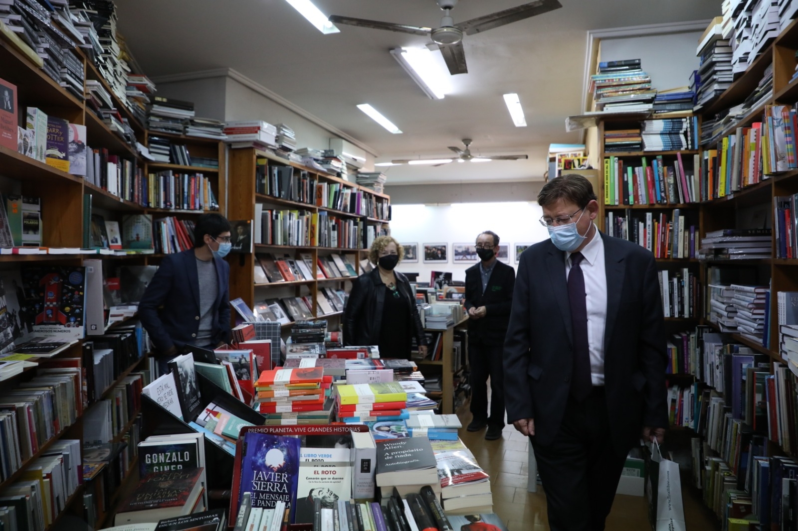 Dime qué lees y te diré quién eres:  los cinco títulos que compró Puig en la Feria del Libro