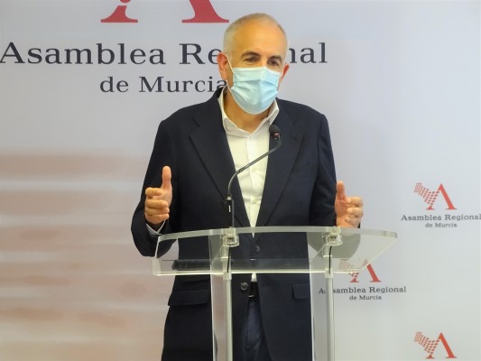 El PSOE afea a Miras que criticara 17 formas de afrontar la pandemia y ahora plantee 45 para la Región