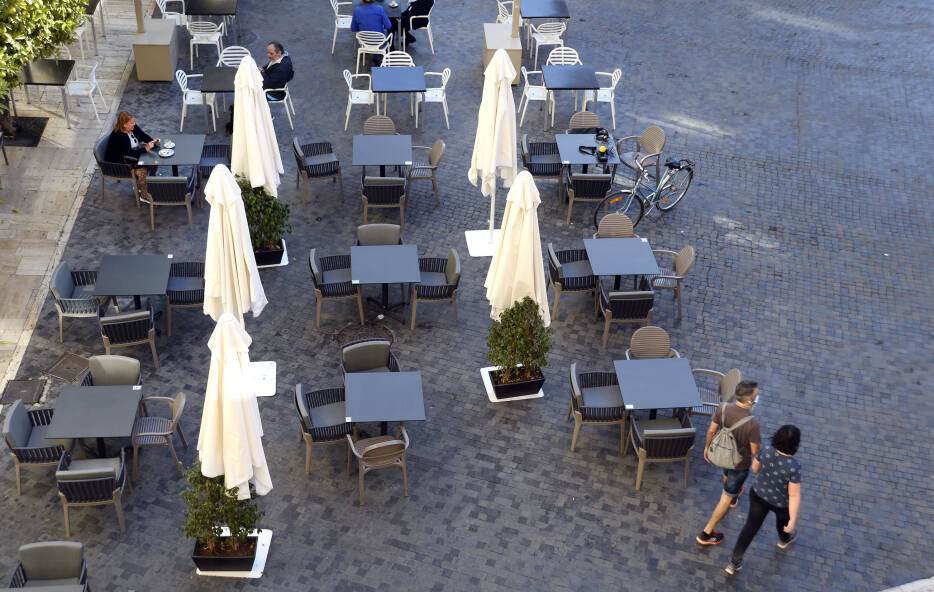 Murcia espera que se mantenga la bajada de contagios para reabrir los bares el miércoles