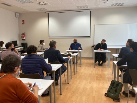 La comisión de la sala policial se enreda más: Cs hace 100 preguntas y pide que Toni Lorenzo hable