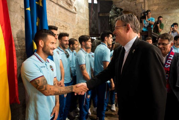 El consejo y la plantilla del Levante ofrecieron el ascenso a la Generalitat