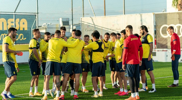 El Villarreal trabajó sin los internacionales Chukwueze y Estupiñán