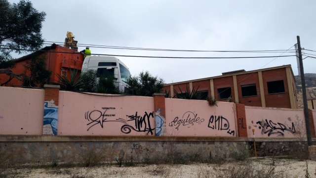 Urdecon limpia y demuele los edificios en ruina de Peñarroya y Typsa estudia cómo descontaminar su suelo