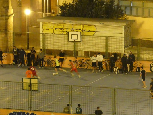 El Ayuntamiento de València cierra las 71 instalaciones deportivas de barrio por la covid