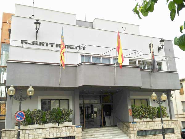 Ibi cierra instalaciones públicas, el cementerio y los parques y suspende el bus urbano al registrar 72 casos en tres días