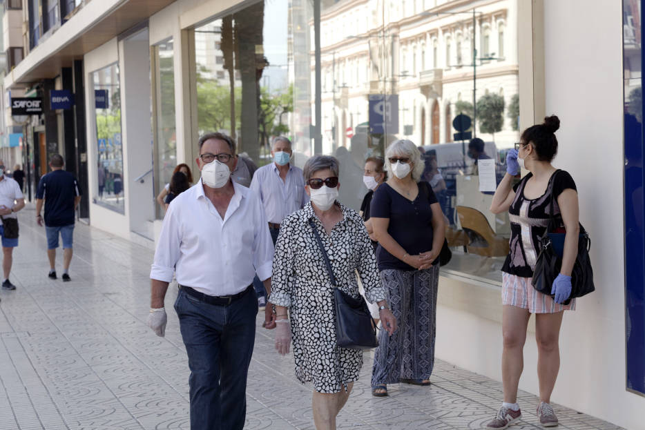 Castellón sufre un repunte en los contagios con 366 positivos y duplica los ingresos en UCI en un día