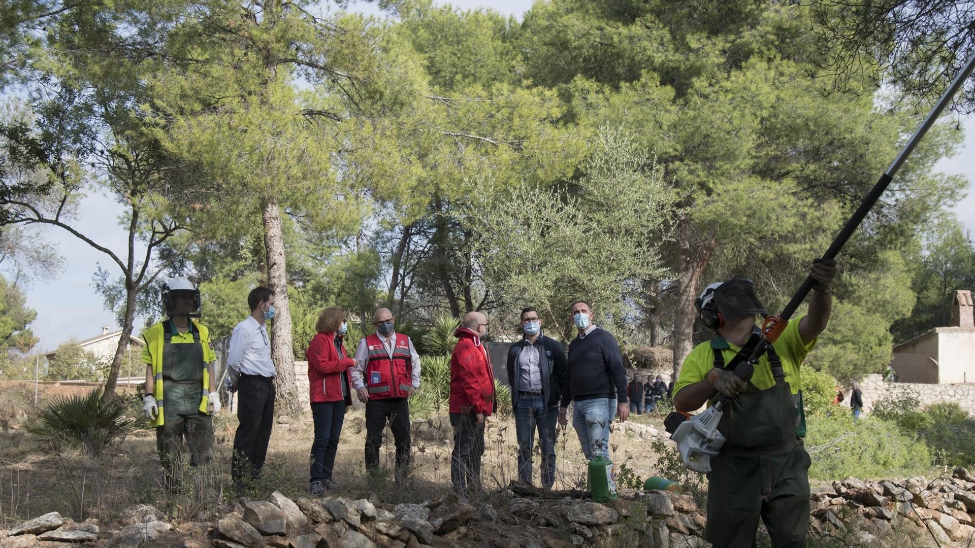 El Consorcio de Bomberos crea un cortafuegos en l'Alcora para evitar la propagación de incendios