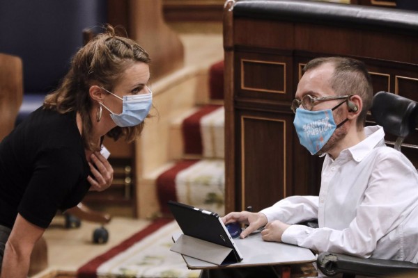 Podemos se desmarca de nuevo del PSOE y exige en el Congreso frenar todo desahucio sin alternativa