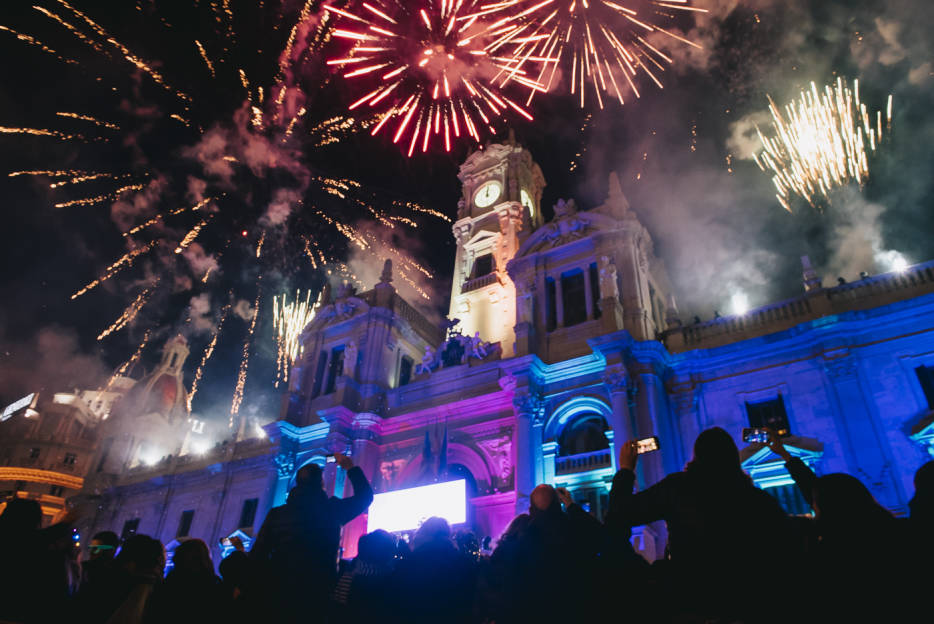 Fiesta de Nochevieja en la Plaza del Ayuntamiento de València Foto: KIKE TABERNER - 