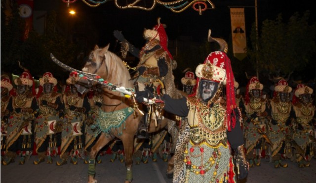 Lo original de un Interés Autonómico: los Moros y Cristianos de Mutxamel son pioneros de 'Els Pacos'