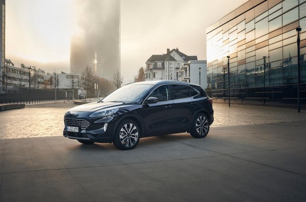 Ford inicia en Almussafes la producción del Kuga híbrido, su modelo más electrificado