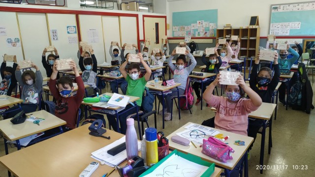 San Vicente inicia una campaña con el alumnado de 3º de primaria para reducir el uso del plástico
