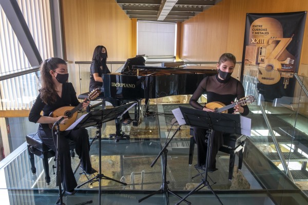 Mandolinas y pianos en la Muralla Púnica: 'Entre cuerdas y metales' ofrece este domingo su primer concierto 'online'