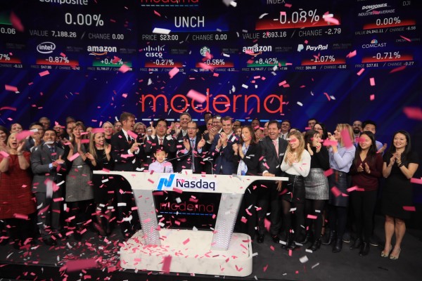 Moderna dice tener una vacuna más fiable... y sus directivos venden acciones