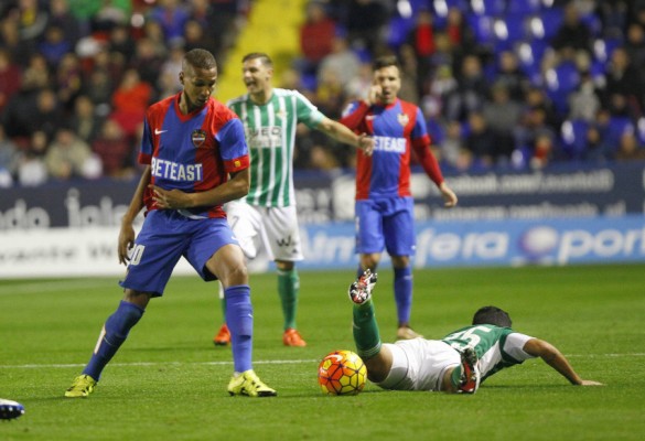 El Levante quiere abandonar el último puesto con un triunfo en Cornellá