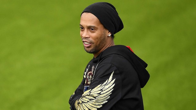 Ronaldinho y exatléticos como Irureta, Ayala o Leivinha despiden al Calderón