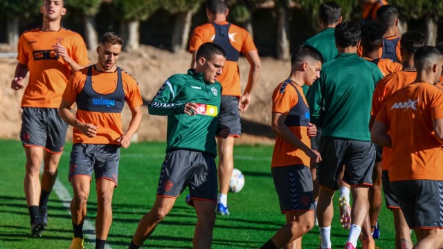 El Elche regresa a los entrenamientos sin Koné y con dudas de Fidel y Rigoni