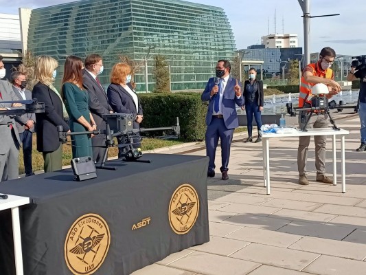 La Comunitat realiza el primer transporte piloto con dron de material sanitario en España