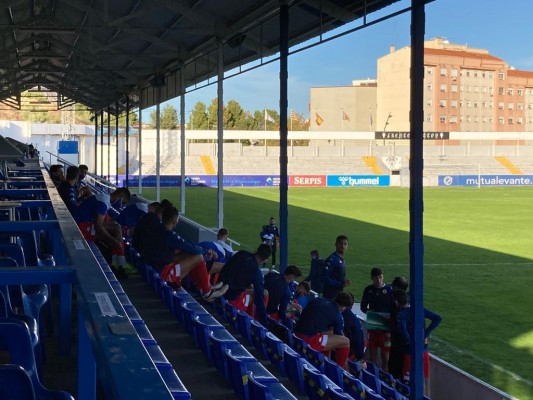 El Hércules utiliza la tribuna como vestuario