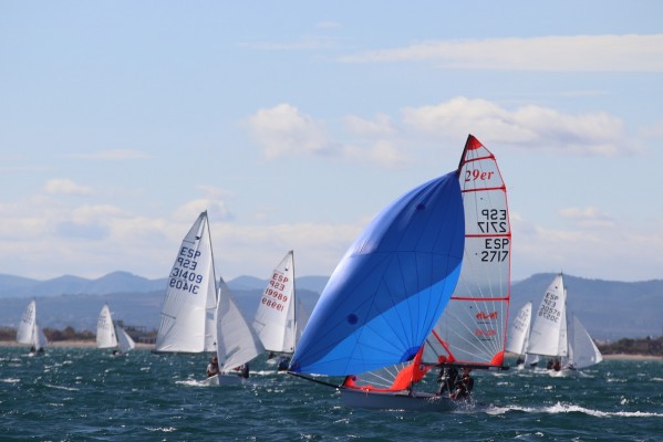 
El RCN Valencia corona a los campeones autonómicos de Snipe, 29er y 420