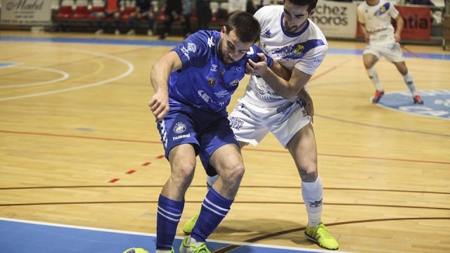 El Bisontes cosecha su primera victoria de la temporada en la pista del Mengíbar (2-3)