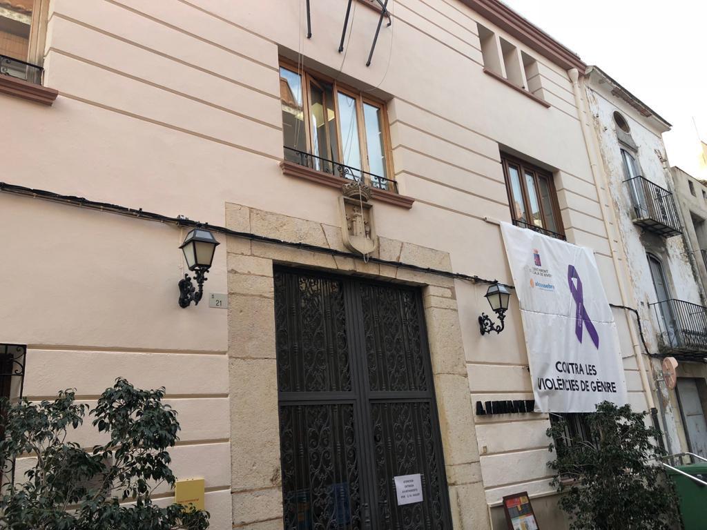 Alcalà-Alcossebre cierra edificios municipales y parques y suspende actividades por la covid-19
