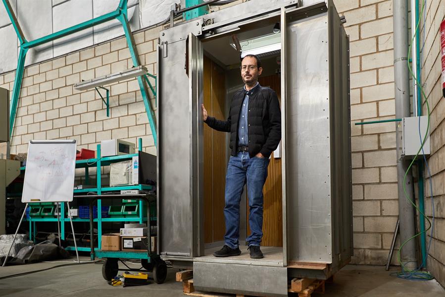 Un inventor de Dénia patenta el ascensor 'anti-covid'

