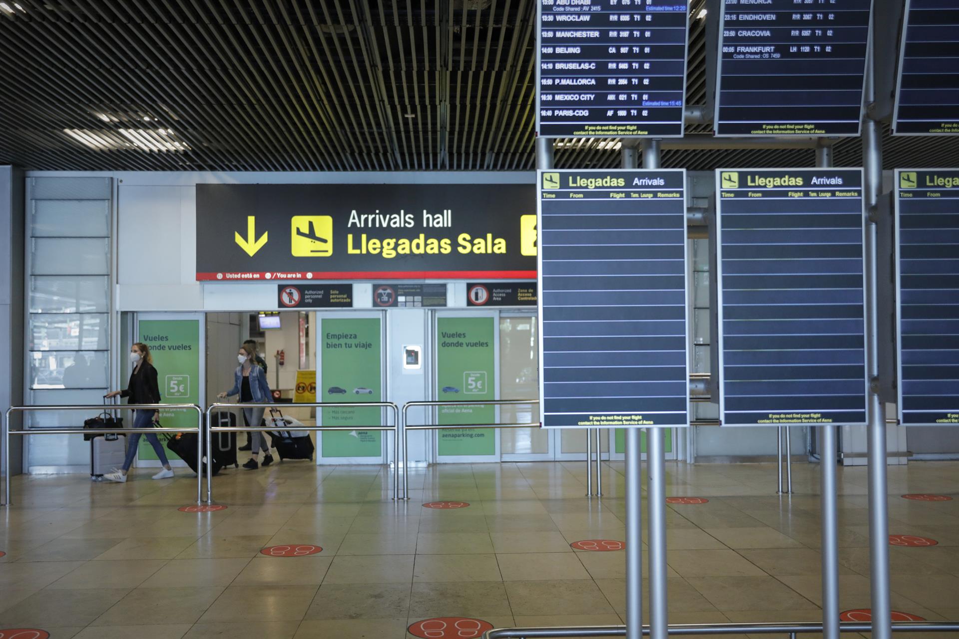 Madrid, Canarias y Andalucía, las autonomías con más casos de covid-19 importados del extranjero