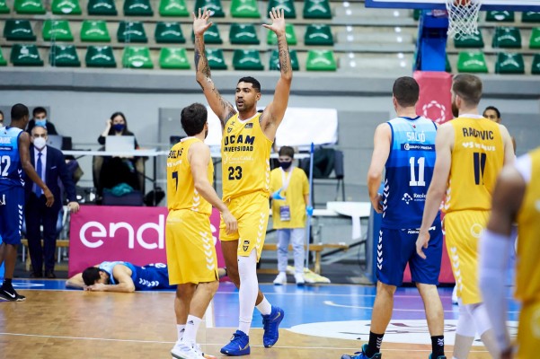 El UCAM CB busca rearmarse y ganar en Bilbao con las dudas de Peter Jok y Jordan Davis