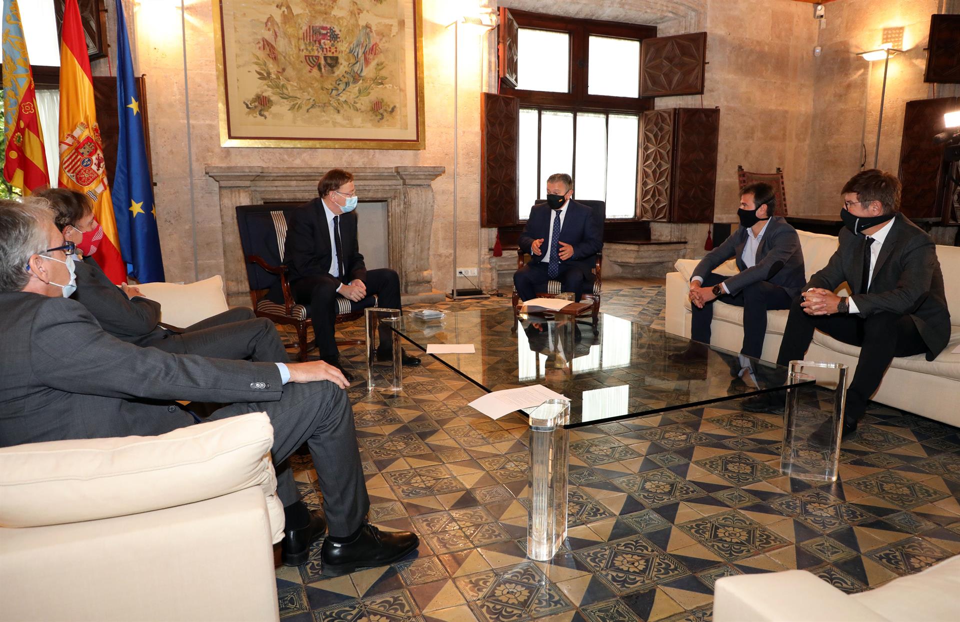 El textil pide a Puig compromiso para 