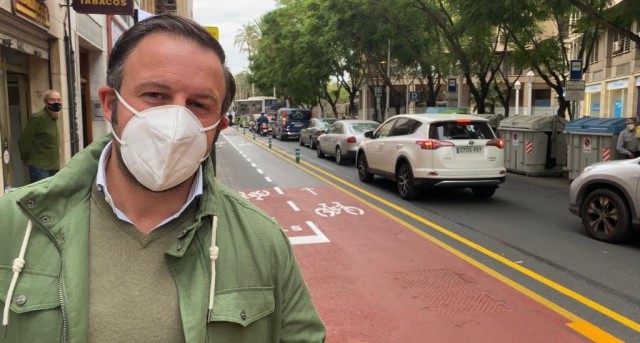 El carril bici de la discordia en Elche: el PP defiende que no hay informe que lo avale, Compromís que el tráfico lo permite